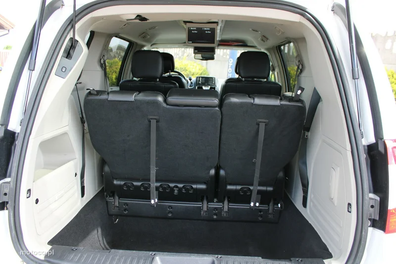 Chrysler Town & Country 31