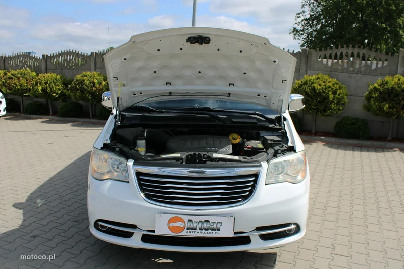 Chrysler Town & Country 32