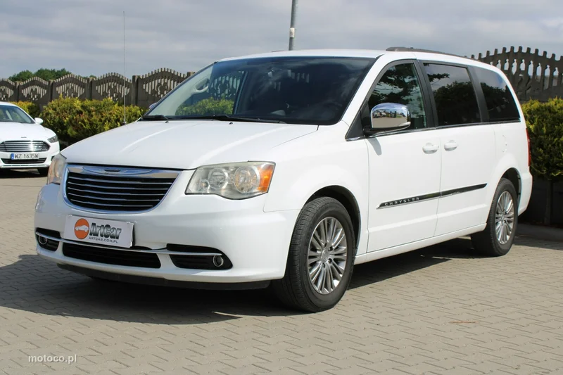 Chrysler Town & Country 34