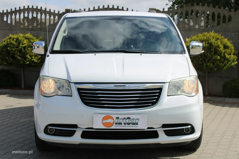 Chrysler Town & Country 36