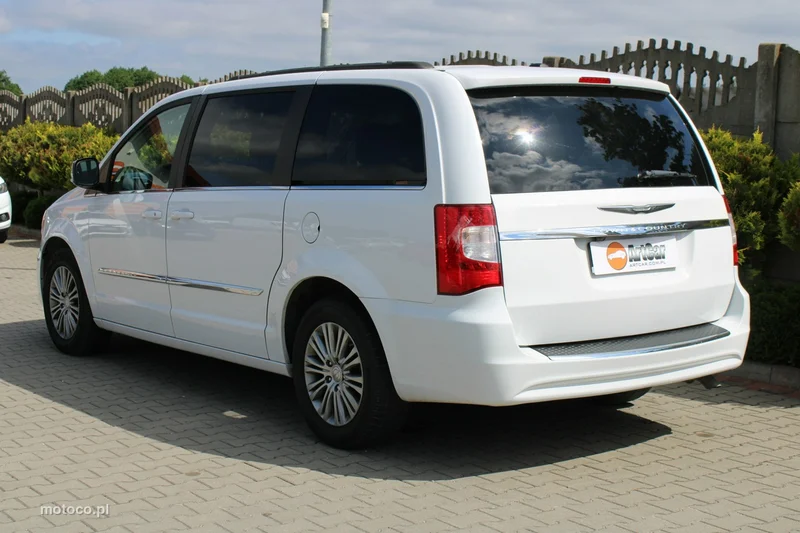 Chrysler Town & Country 40
