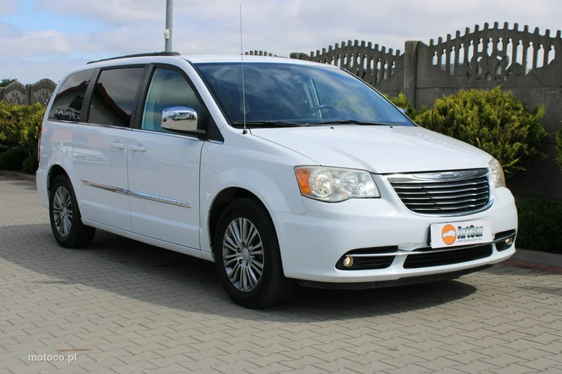 Chrysler Town & Country 42