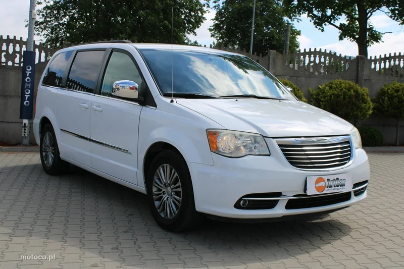Chrysler Town & Country 46