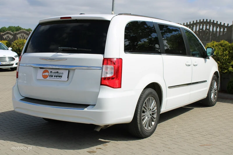 Chrysler Town & Country 7