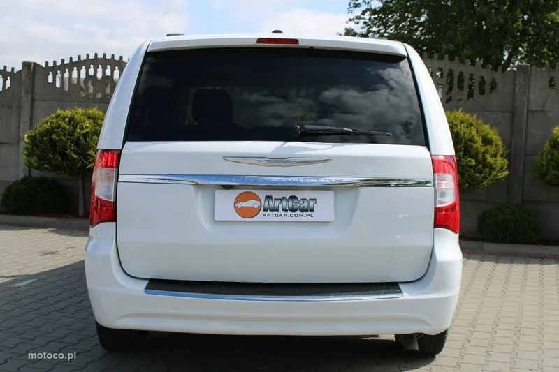 Chrysler Town & Country 8