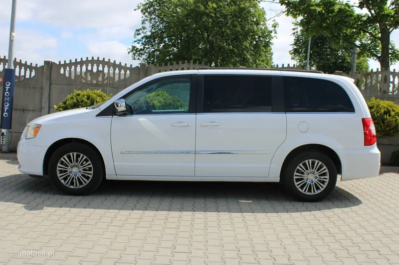 Chrysler Town & Country 10