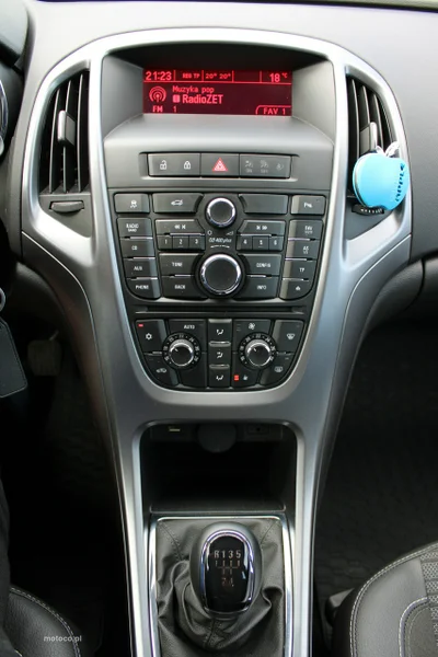 Opel Astra J 24