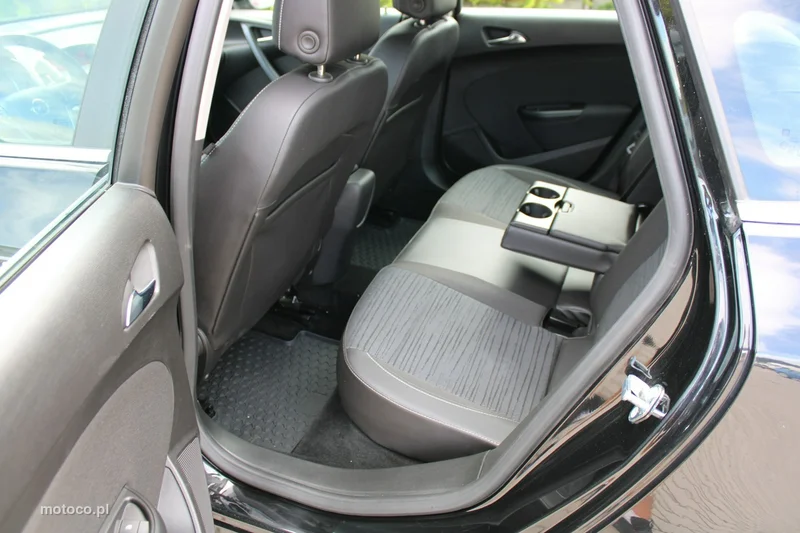 Opel Astra J 28