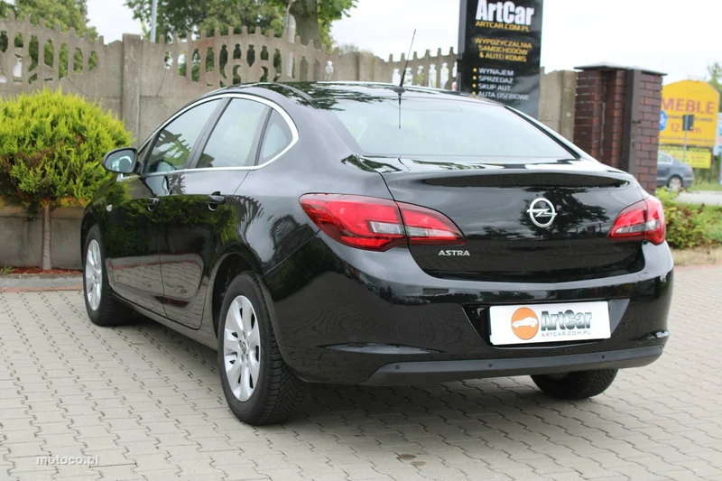 Opel Astra J 37