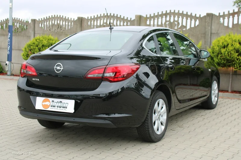 Opel Astra J 38