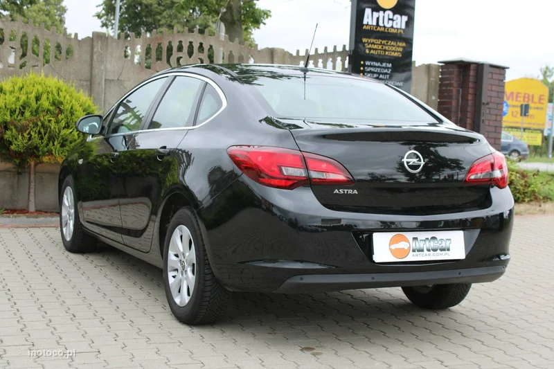 Opel Astra J 6