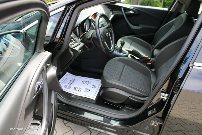 Opel Astra J 51