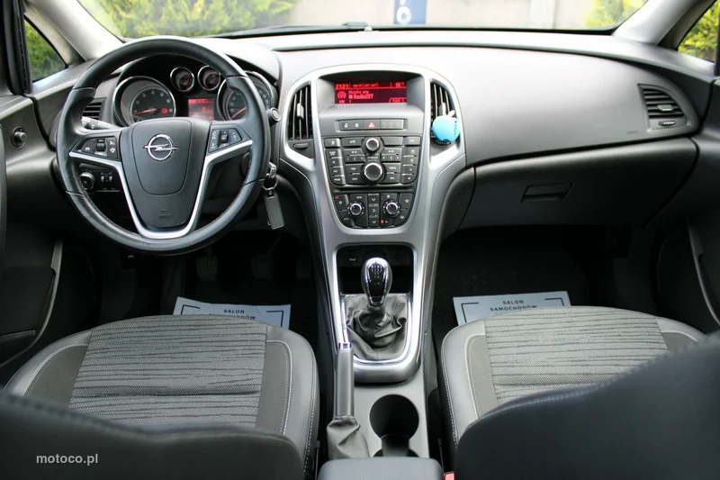 Opel Astra J 52