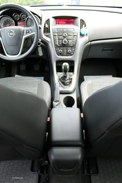 Opel Astra J 56