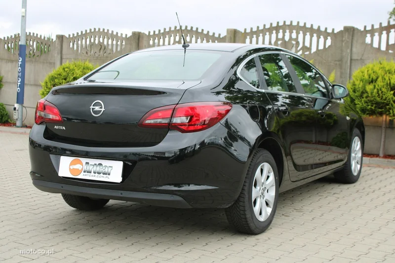 Opel Astra J 7