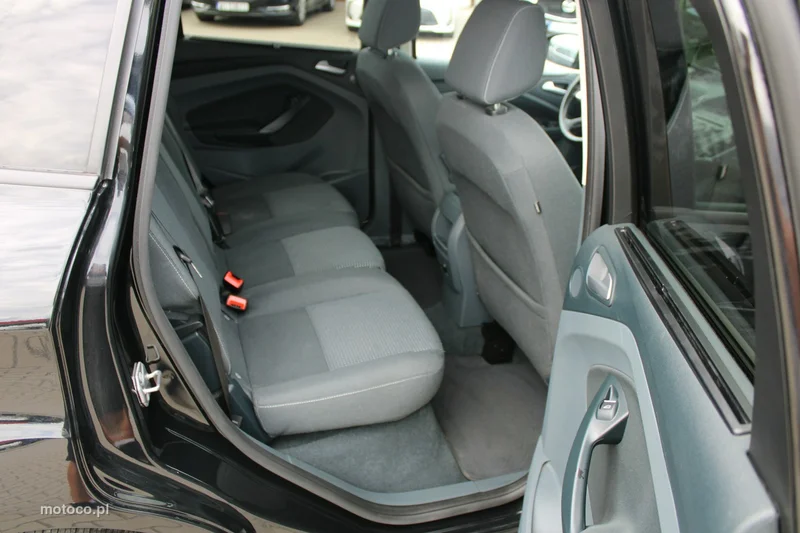 Ford C-Max II 21