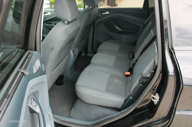 Ford C-Max II 22