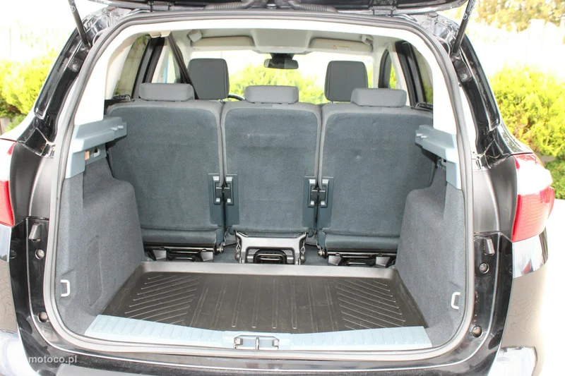 Ford C-Max II 33