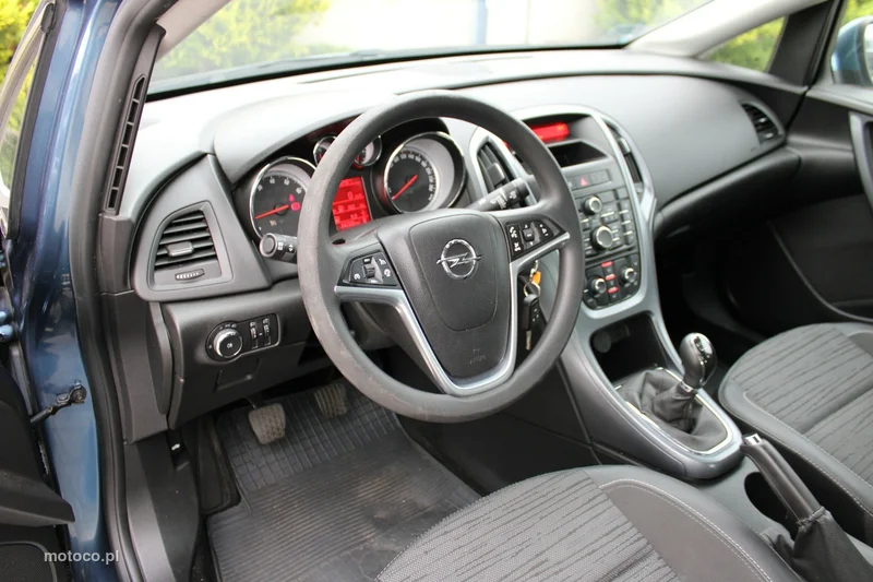 Opel Astra J 12
