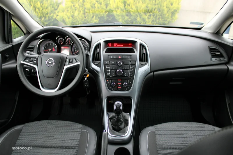 Opel Astra J 13