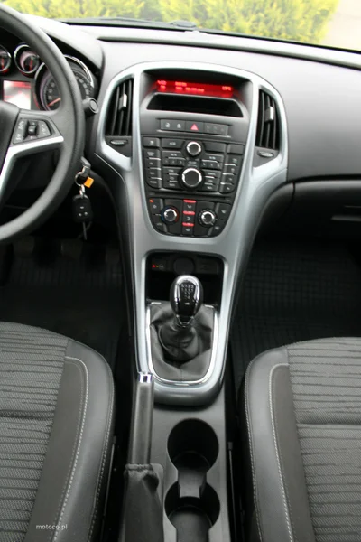 Opel Astra J 16