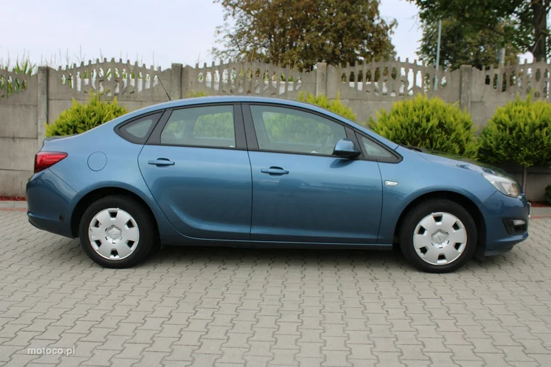 Opel Astra J 4