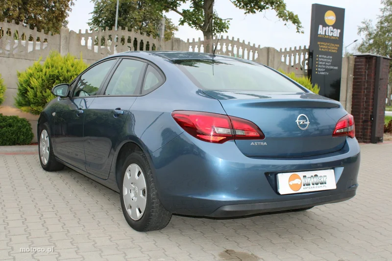 Opel Astra J 44