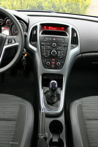 Opel Astra J 46