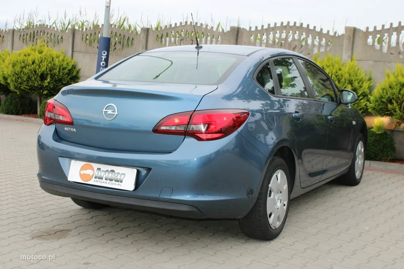Opel Astra J 6