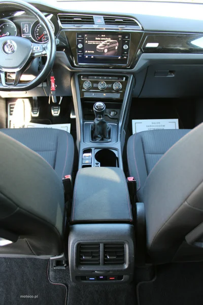 Volkswagen Touran 5T 16