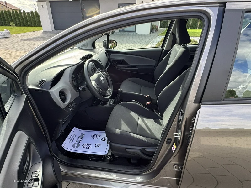 Toyota Yaris XP130 18