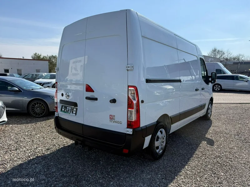 Nissan NV 400 5
