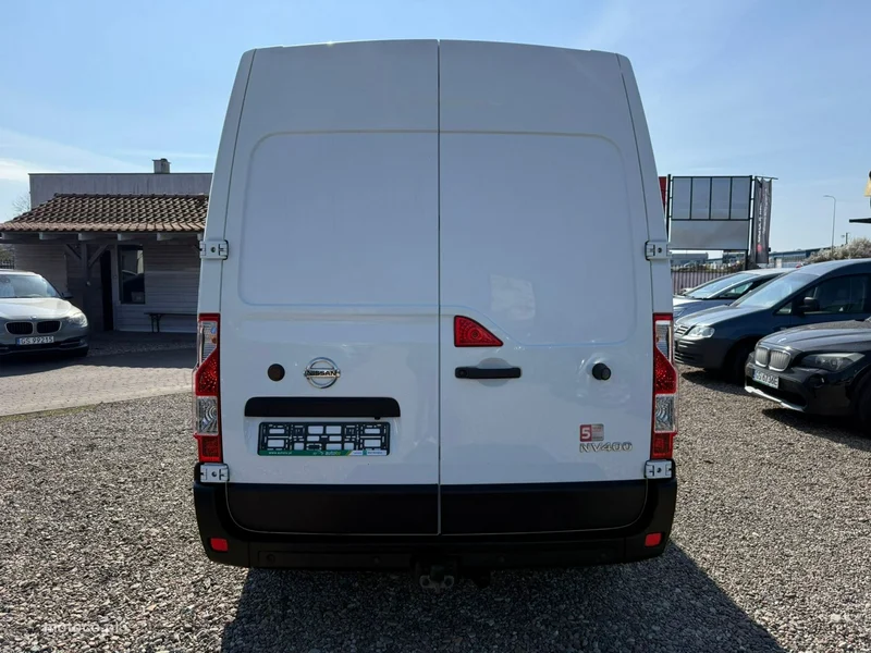 Nissan NV 400 7