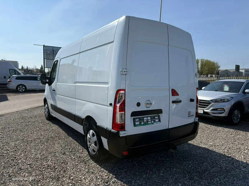 Nissan NV 400 8