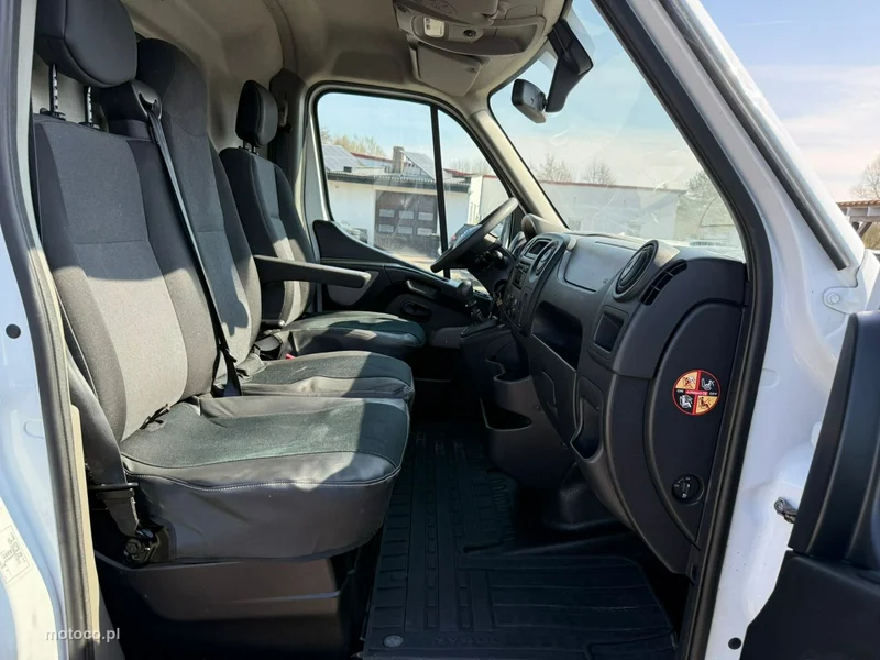 Nissan NV 400 27