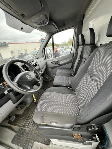 Mercedes-Benz Sprinter 11