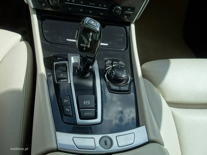 BMW Seria 5 F10 530 27