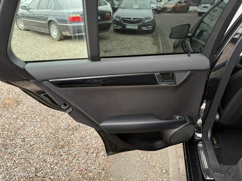 Mercedes-Benz Klasa C W204 C 200 12