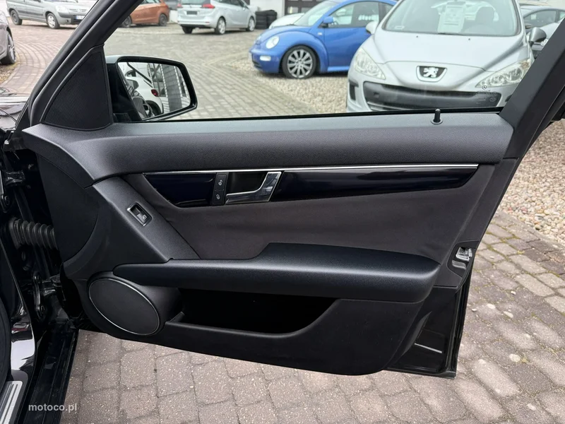 Mercedes-Benz Klasa C W204 C 200 17