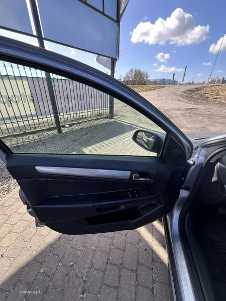 Opel Astra H 10