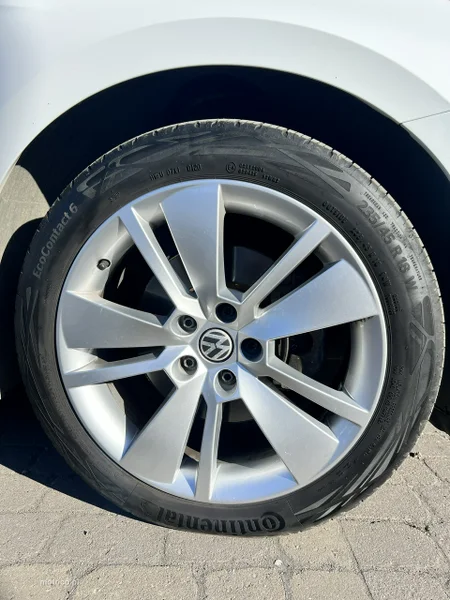 Volkswagen Passat B8 9