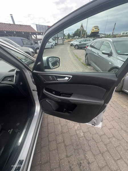 Ford S-Max II 11