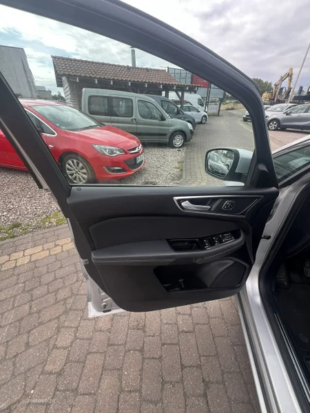 Ford S-Max II 13