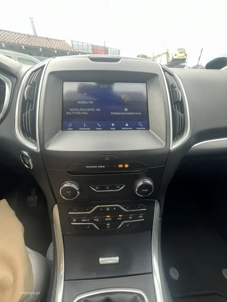 Ford S-Max II 17