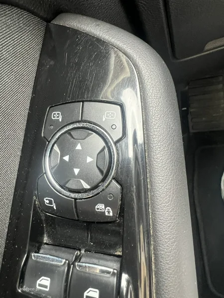 Ford S-Max II 23