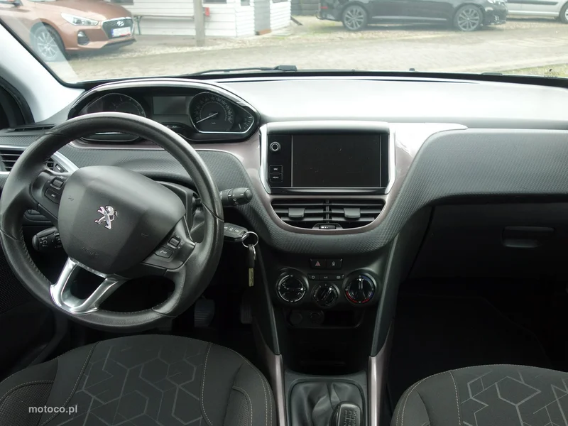 Peugeot 2008 8