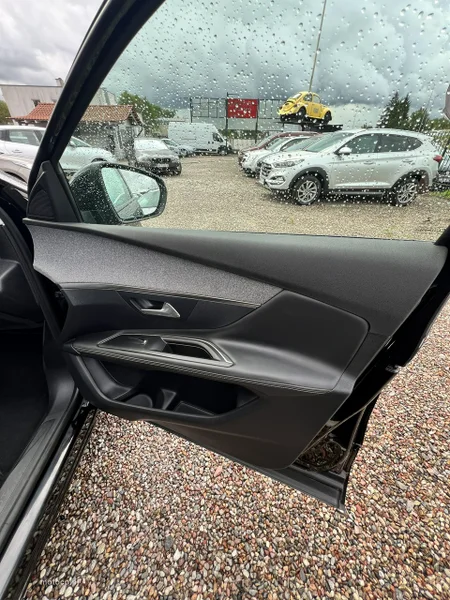 Peugeot 3008 8