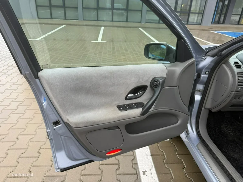 Renault Laguna II 19