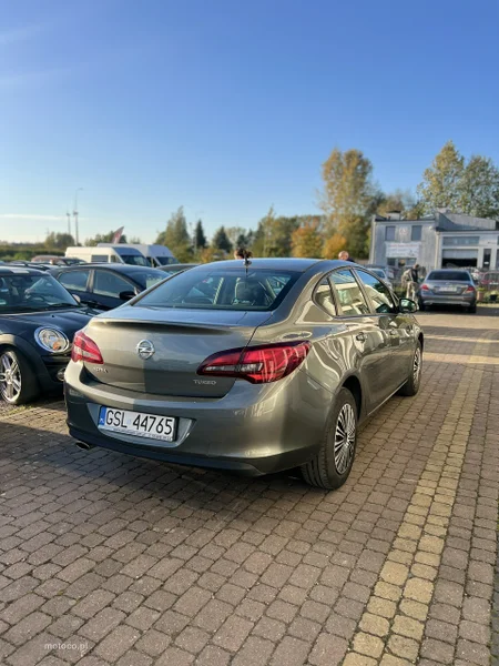 Opel Astra J 3