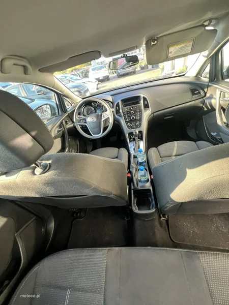 Opel Astra J 6